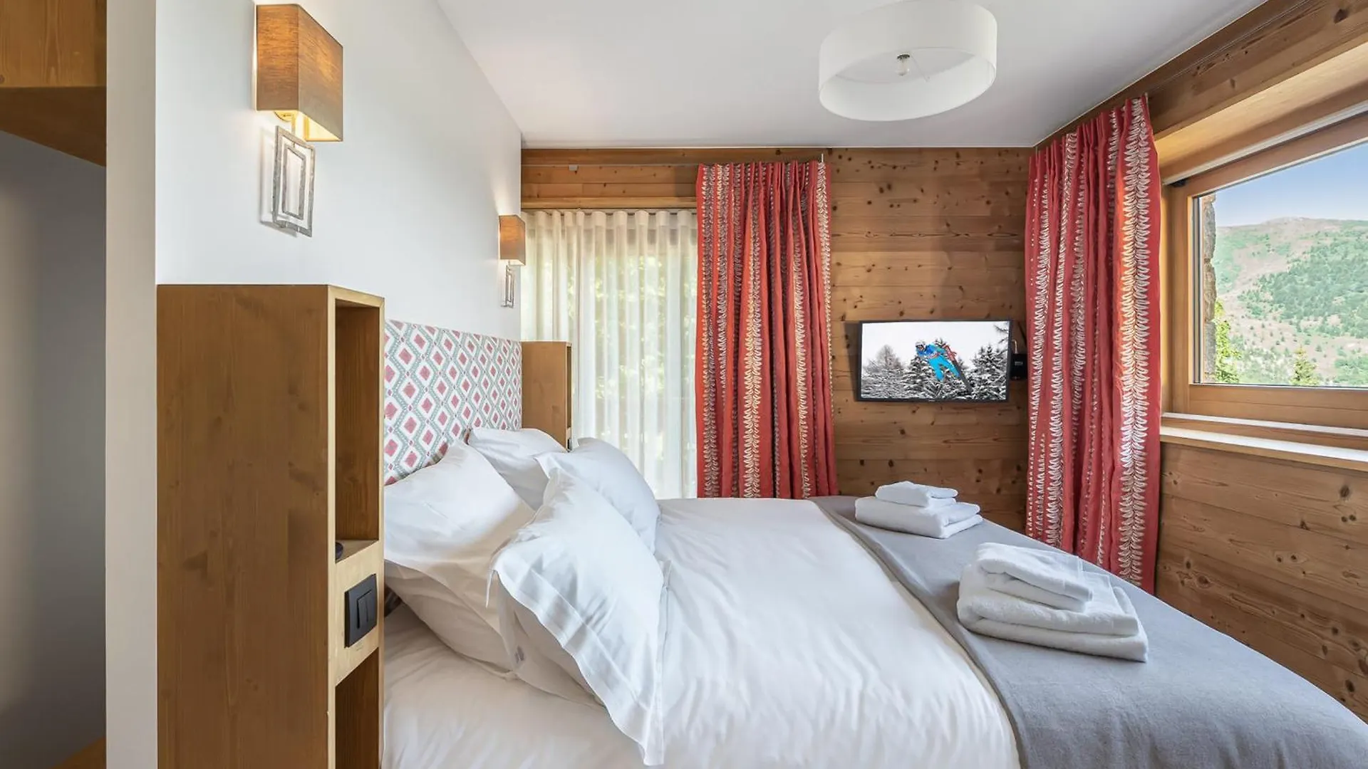 Chalet Moderne Et Cosy Avec Jacuzzi, Sauna Et Parking A Meribel - Fr-1-565-1 Les Allues