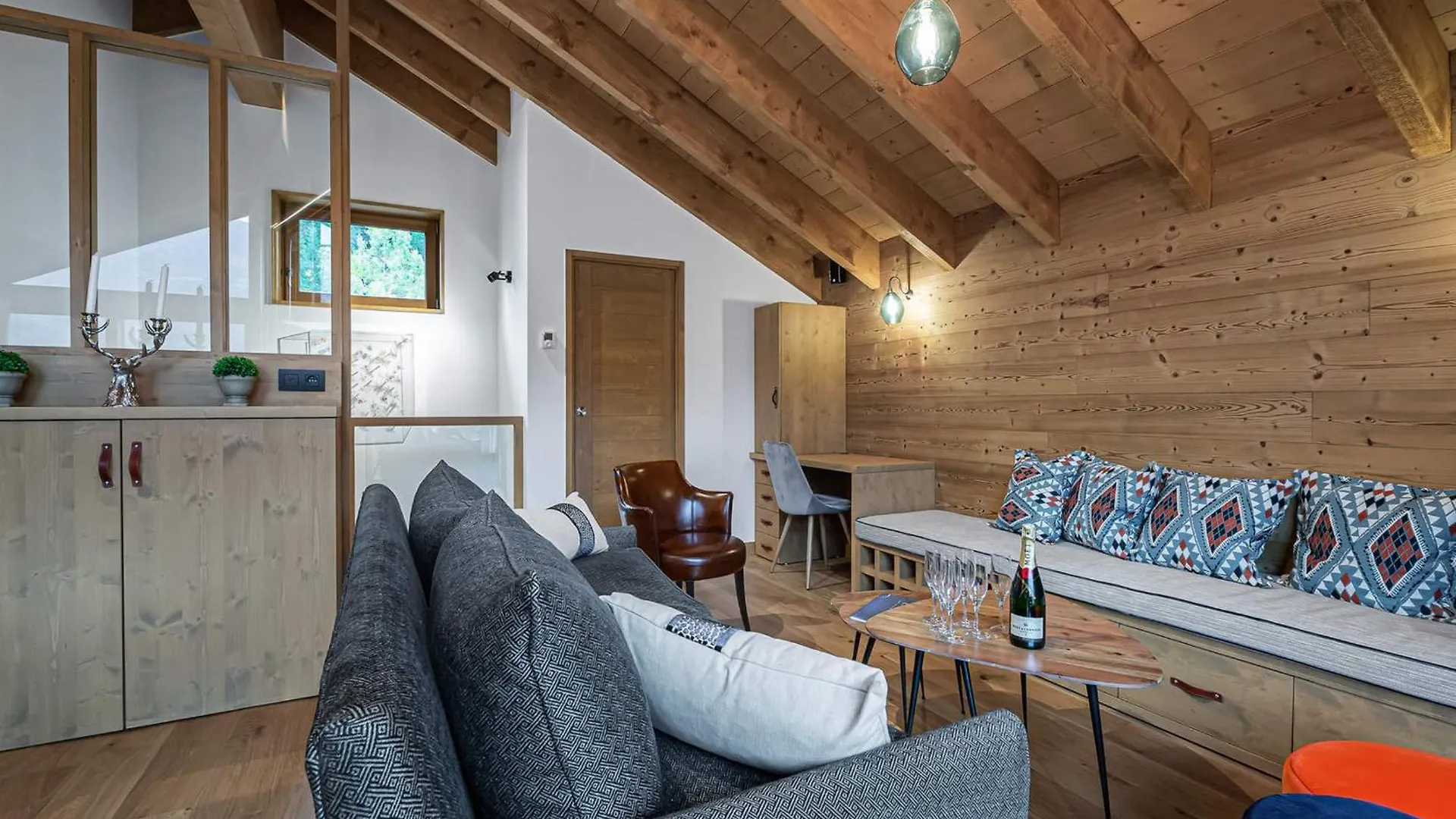 Chalet Moderne Et Cosy Avec Jacuzzi, Sauna Et Parking A Meribel - Fr-1-565-1 Les Allues