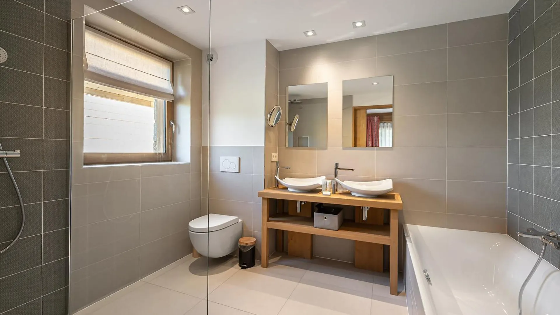 Chalet Moderne Et Cosy Avec Jacuzzi, Sauna Et Parking A Meribel - Fr-1-565-1 Les Allues